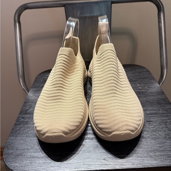 Alexis Bendel Beige Knit Slip-On Sneakers - Picture 3 of 11